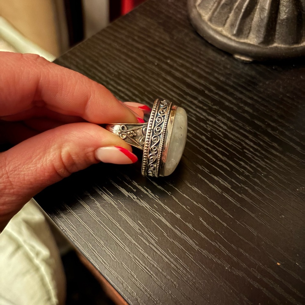 Elegant Silver Women's Ring - Picture 2 of 4